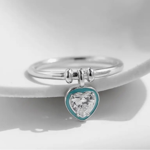 Beautiful ring and earring set - Picture 5 of 7